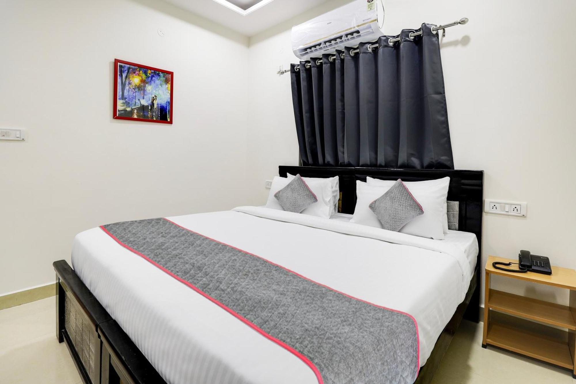 Super Townhouse De Alphabet Hotel Kukatpally Nexus Mall Хайдарабад Экстерьер фото